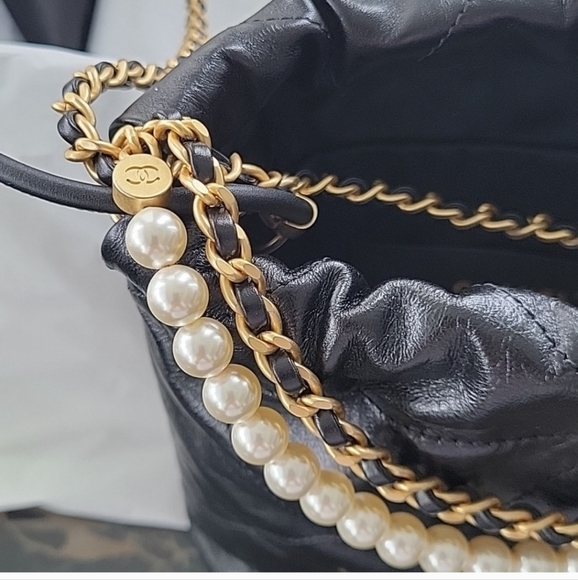 Chanel mini 22 bag with pearls. - Picture 2 of 10